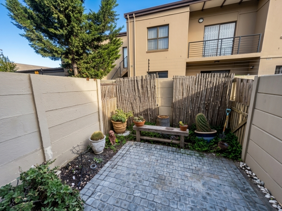 To Let 1 Bedroom Property for Rent in Table View Western Cape